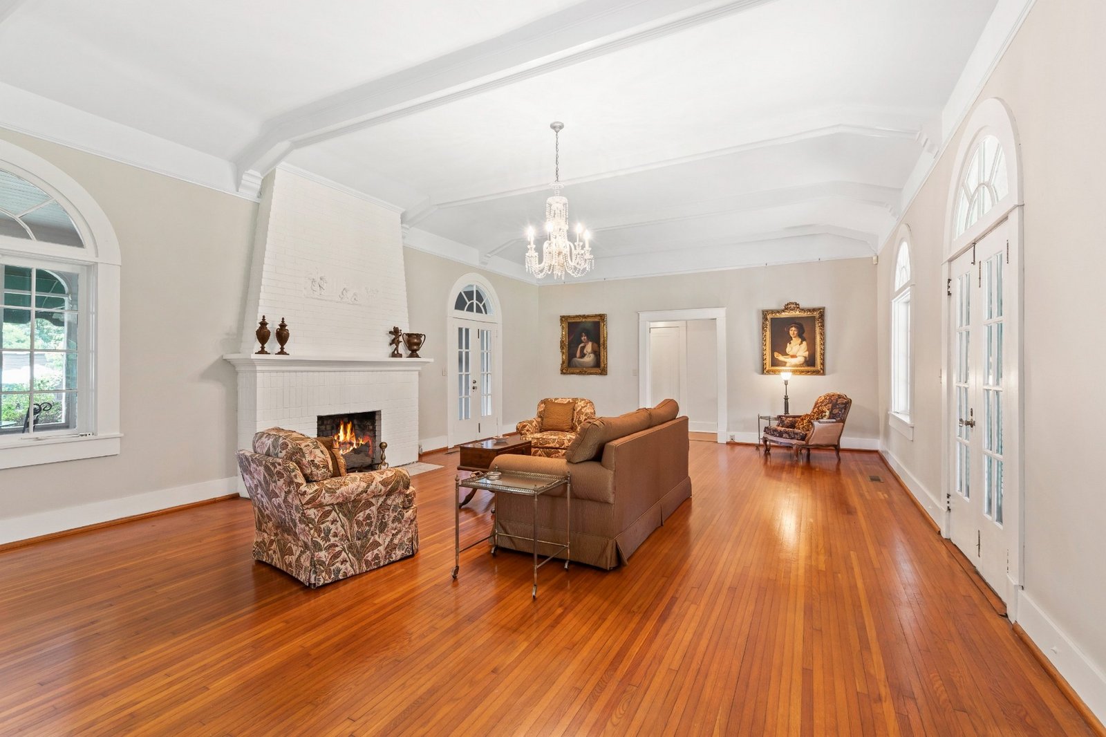 Professional HDR interior photograph of living room at Fayette Alabama property